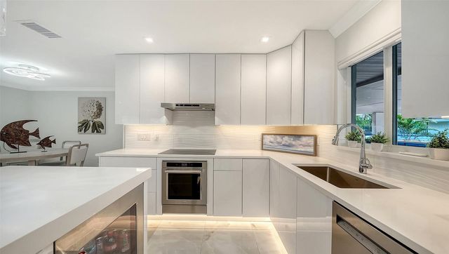 1900 BENJAMIN FRANKLIN DRIVE V11, Sarasota, FL 34236