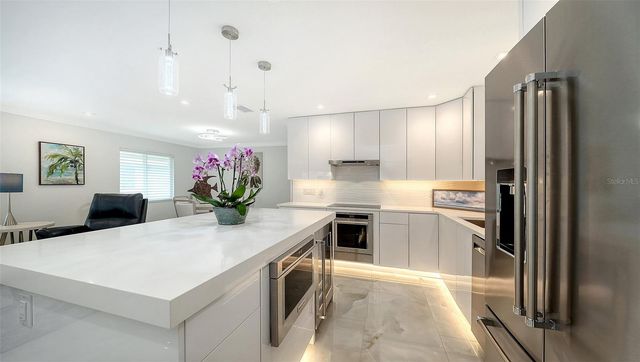 1900 BENJAMIN FRANKLIN DRIVE V11, Sarasota, FL 34236