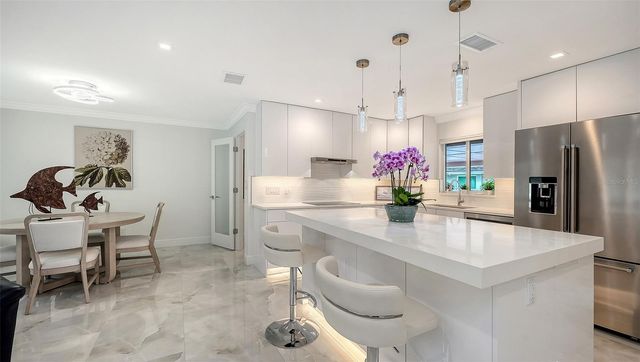 1900 BENJAMIN FRANKLIN DRIVE V11, Sarasota, FL 34236