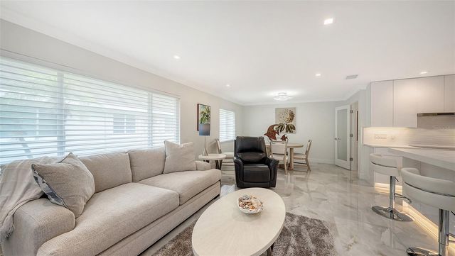 1900 BENJAMIN FRANKLIN DRIVE V11, Sarasota, FL 34236