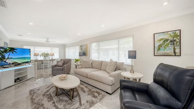 1900 BENJAMIN FRANKLIN DRIVE V11, Sarasota, FL 34236