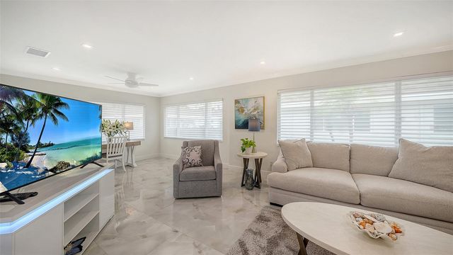 1900 BENJAMIN FRANKLIN DRIVE V11, Sarasota, FL 34236