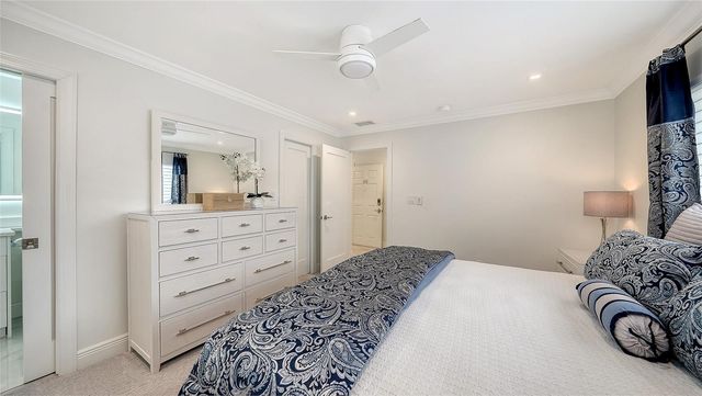 1900 BENJAMIN FRANKLIN DRIVE V11, Sarasota, FL 34236