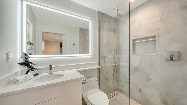 1900 BENJAMIN FRANKLIN DRIVE V11, Sarasota, FL 34236