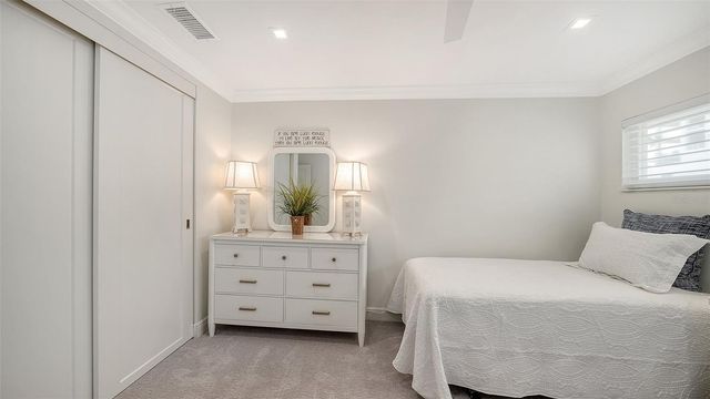 1900 BENJAMIN FRANKLIN DRIVE V11, Sarasota, FL 34236