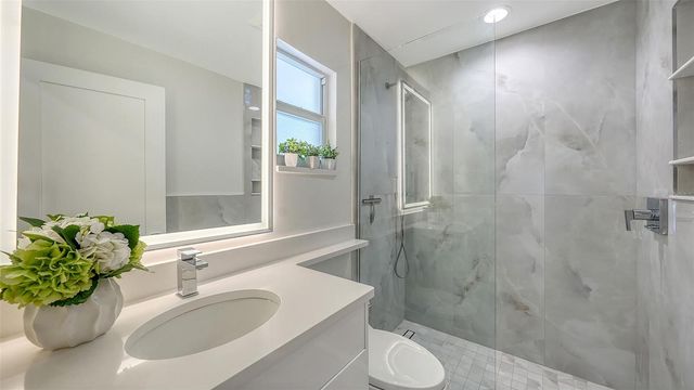 1900 BENJAMIN FRANKLIN DRIVE V11, Sarasota, FL 34236