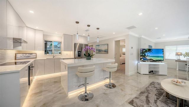 1900 BENJAMIN FRANKLIN DRIVE V11, Sarasota, FL 34236