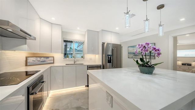 1900 BENJAMIN FRANKLIN DRIVE V11, Sarasota, FL 34236