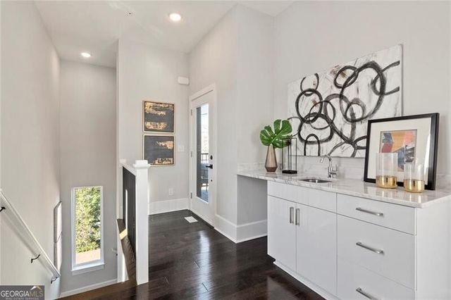 456 Parkway Drive NE 6, Atlanta, GA 30308