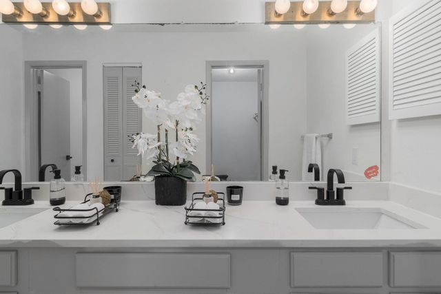 5981 Arapaho Road 305, Dallas, TX 75248