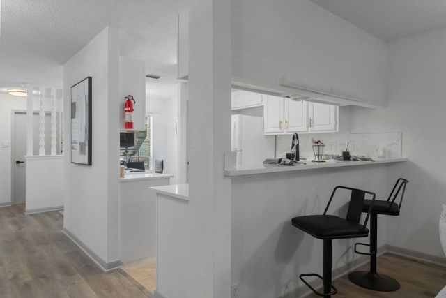 5981 Arapaho Road 305, Dallas, TX 75248