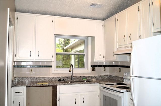 3207 Craven Ridge Drive, Powder Springs, GA 30127