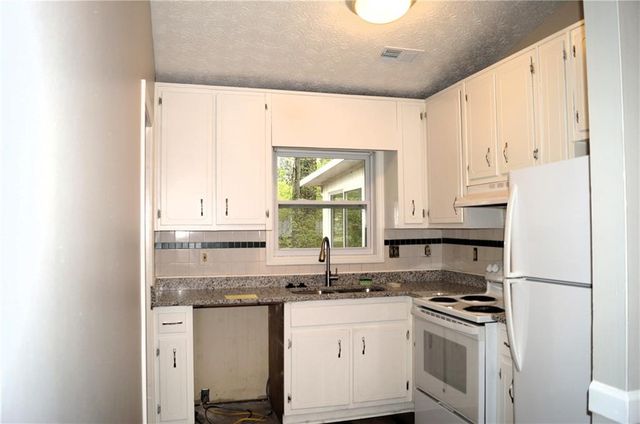 3207 Craven Ridge Drive, Powder Springs, GA 30127