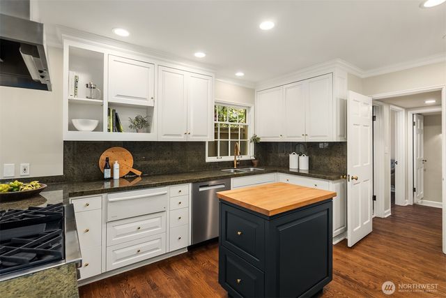 818 E Edgar Street, Seattle, WA 98102