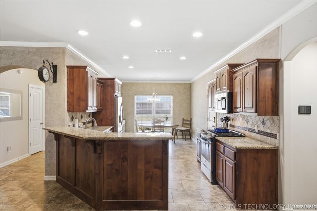 2305 S 17th Street, Broken Arrow, OK 74012