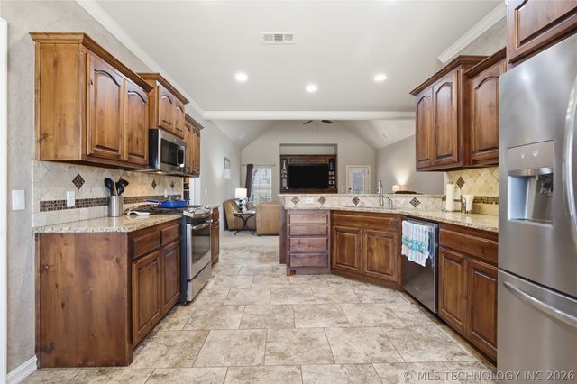 2305 S 17th Street, Broken Arrow, OK 74012