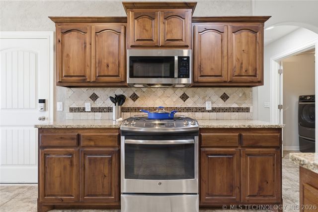 2305 S 17th Street, Broken Arrow, OK 74012