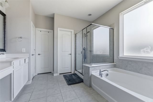 1001 Sweeping Butte Drive, Fort Worth, TX 76052