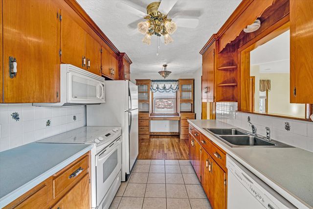 1524 Liggates RD, Lynchburg, VA 24502