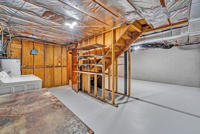 1524 Liggates RD, Lynchburg, VA 24502