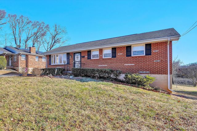 1524 Liggates RD, Lynchburg, VA 24502