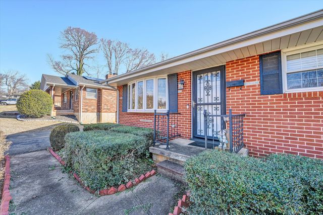 1524 Liggates RD, Lynchburg, VA 24502