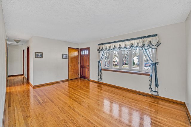 1524 Liggates RD, Lynchburg, VA 24502