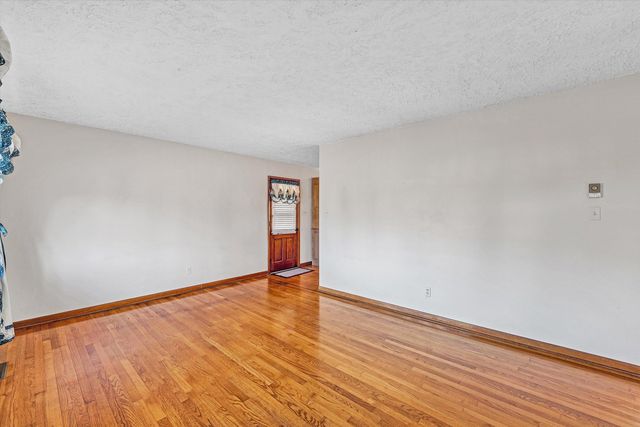 1524 Liggates RD, Lynchburg, VA 24502