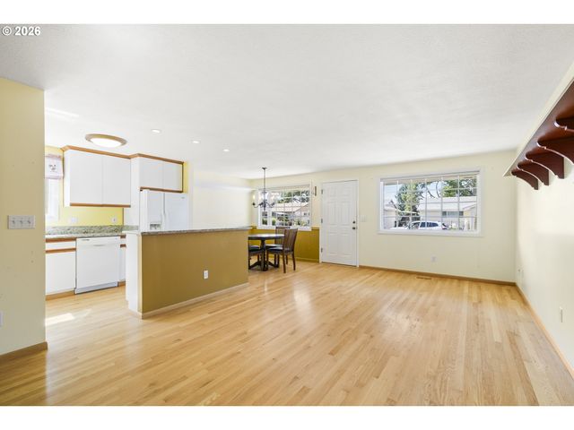 540 W CLACKAMAS Cir, Woodburn, OR 97071