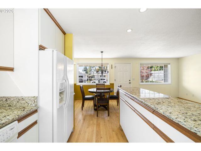 540 W CLACKAMAS Cir, Woodburn, OR 97071