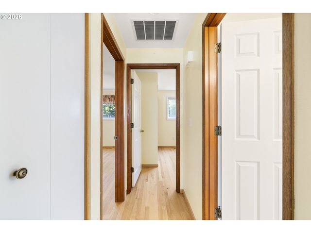 540 W CLACKAMAS Cir, Woodburn, OR 97071