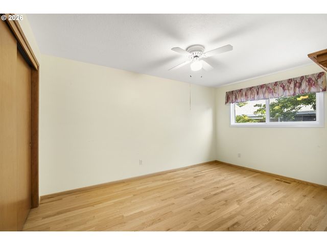 540 W CLACKAMAS Cir, Woodburn, OR 97071