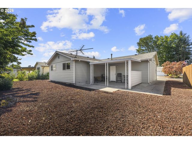540 W CLACKAMAS Cir, Woodburn, OR 97071
