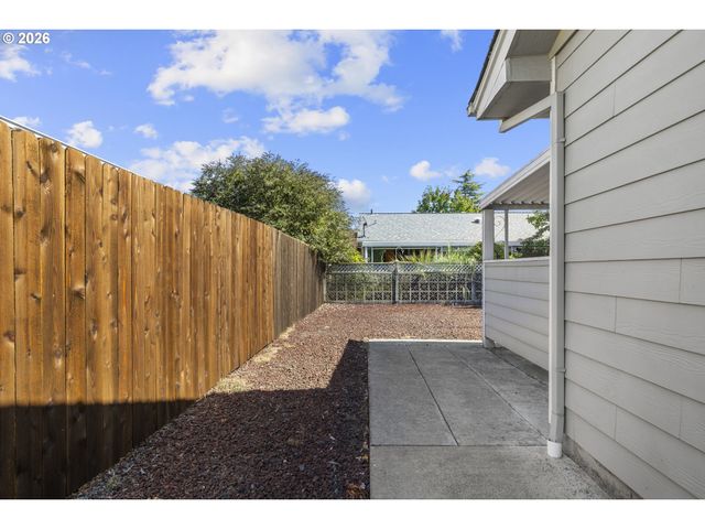 540 W CLACKAMAS Cir, Woodburn, OR 97071