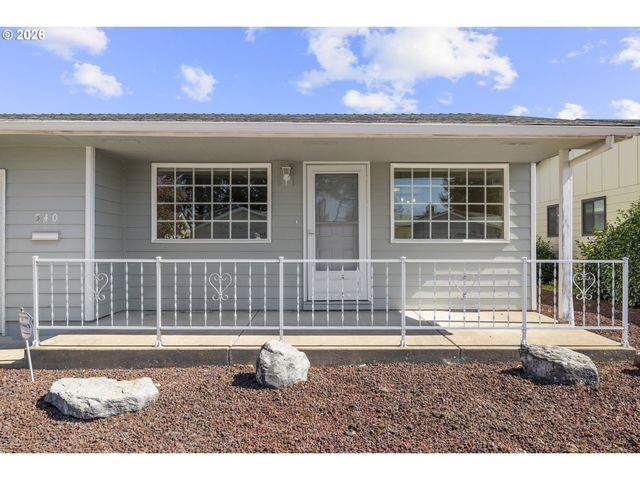 540 W CLACKAMAS Cir, Woodburn, OR 97071