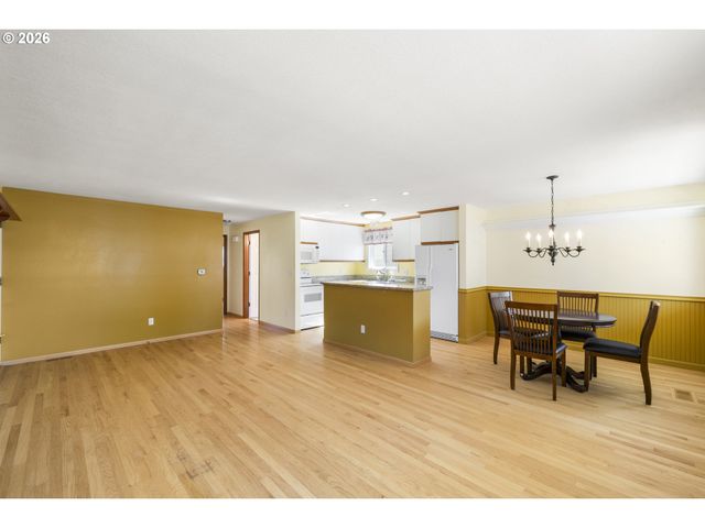 540 W CLACKAMAS Cir, Woodburn, OR 97071