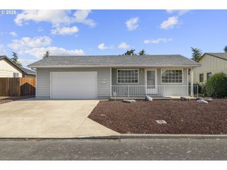 540 W CLACKAMAS Cir, Woodburn, OR 97071