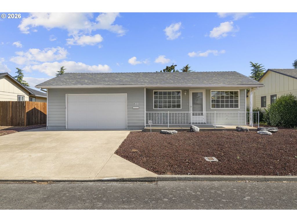 540 W CLACKAMAS Cir, Woodburn, OR 97071