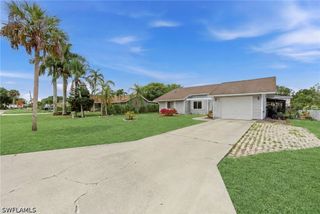 10333 Sandy Hollow LN, Bonita Springs, FL 34135