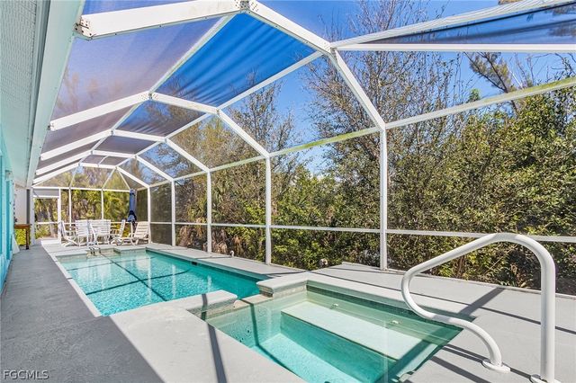 3852 Stabile RD, St James City, FL 33956