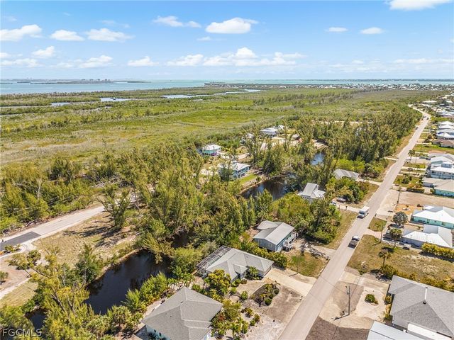 3852 Stabile RD, St James City, FL 33956