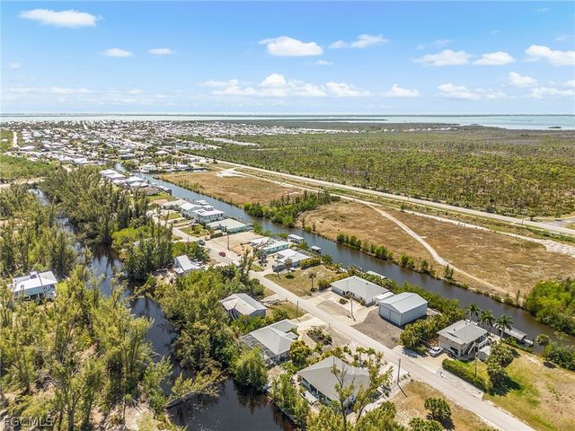 3852 Stabile RD, St James City, FL 33956