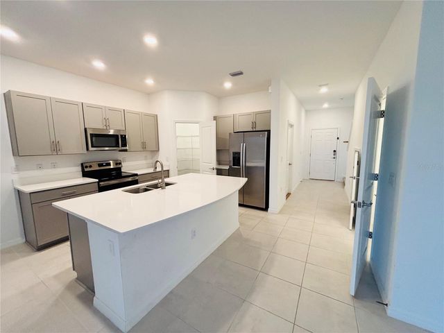 2512 PARAVANE WAY, Wesley Chapel, FL 33543