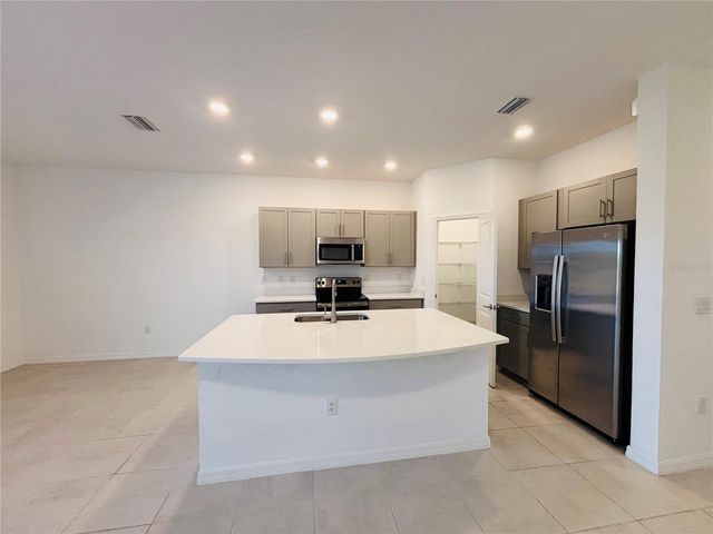 2512 PARAVANE WAY, Wesley Chapel, FL 33543