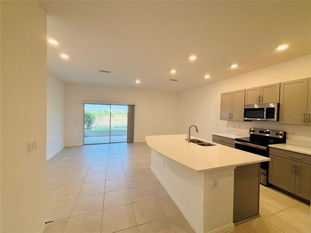 2512 PARAVANE WAY, Wesley Chapel, FL 33543