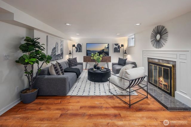 2647 39th Avenue W, Seattle, WA 98199