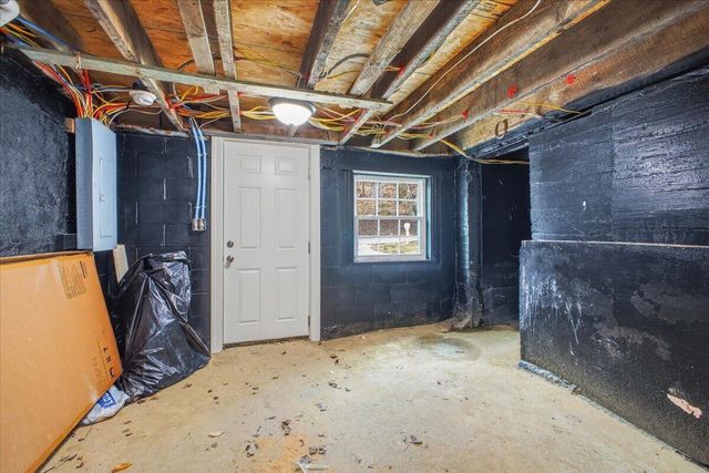 7202 Merriman RD, Boones Mill, VA 24065