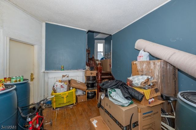 31 Chestnut St, East Orange City, NJ 07018