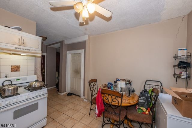 31 Chestnut St, East Orange City, NJ 07018