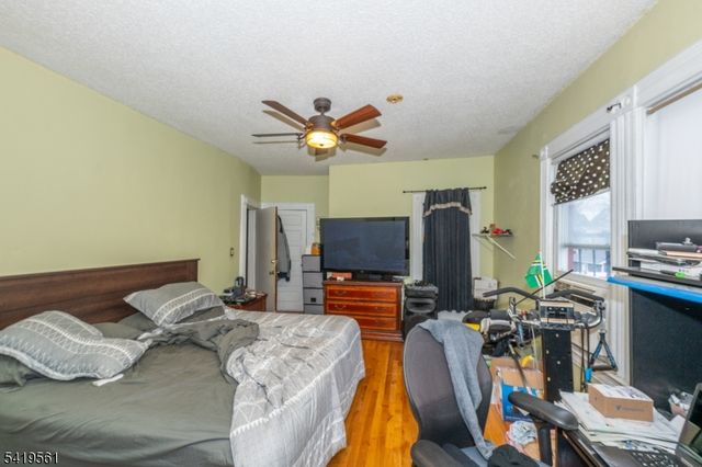 31 Chestnut St, East Orange City, NJ 07018